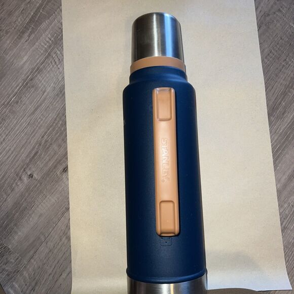 Stanley Hearth & Hand with Magnolia The Legendary Classic Series Bottle 1.5 QT - Picture 3 of 4